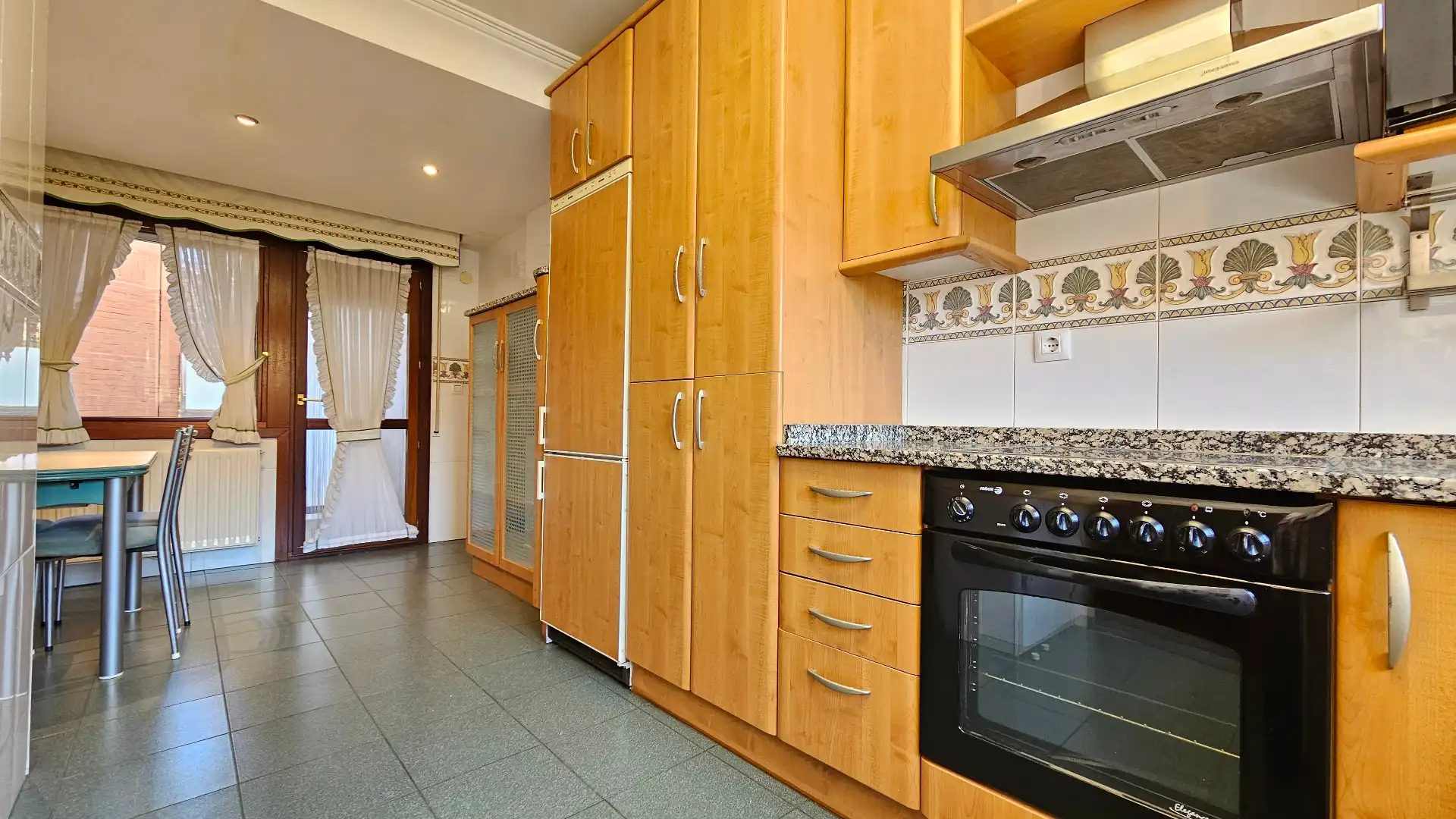 Cocina de Casa adosada en venta en Alegría-Dulantzi con Calefacción, Parquet y Terraza