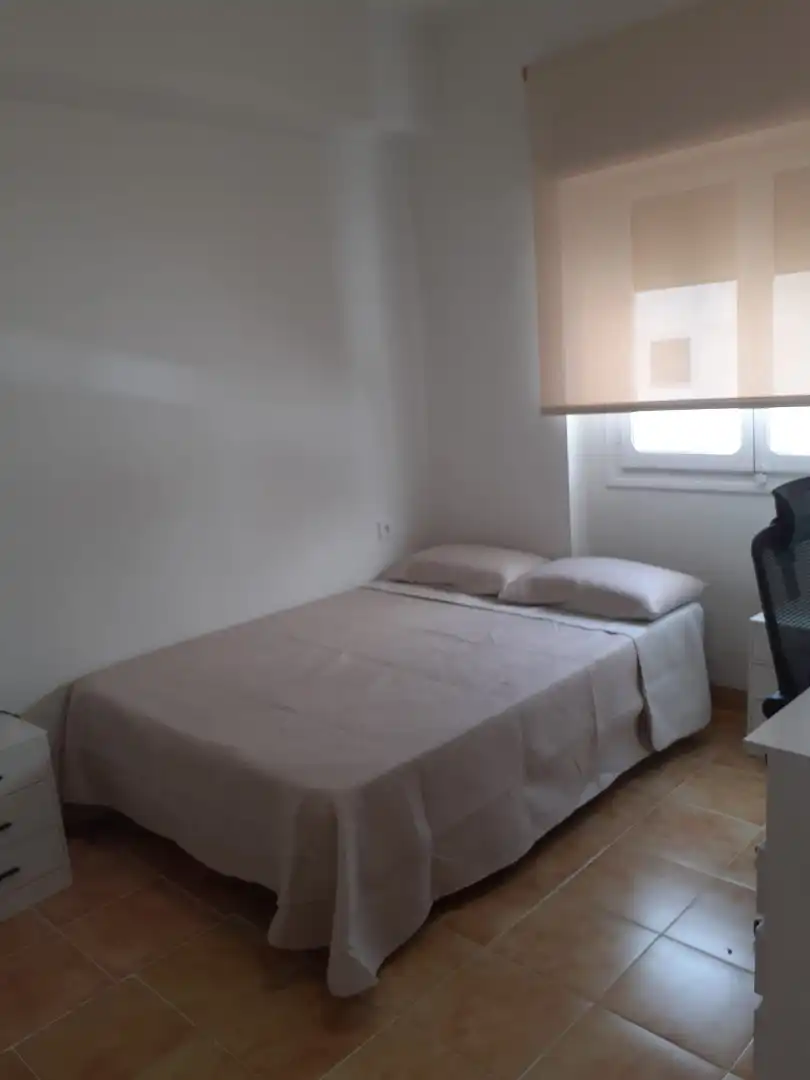 Habitación de Piso de alquiler en Castellón de la Plana / Castelló de la Plana con Terraza y Amueblado
