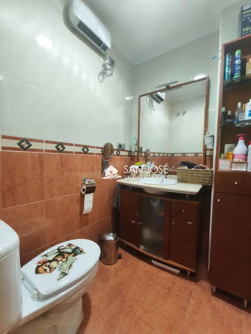 Baño de Piso en venta en Aspe con Aire acondicionado, Jardín privado y Balcón
