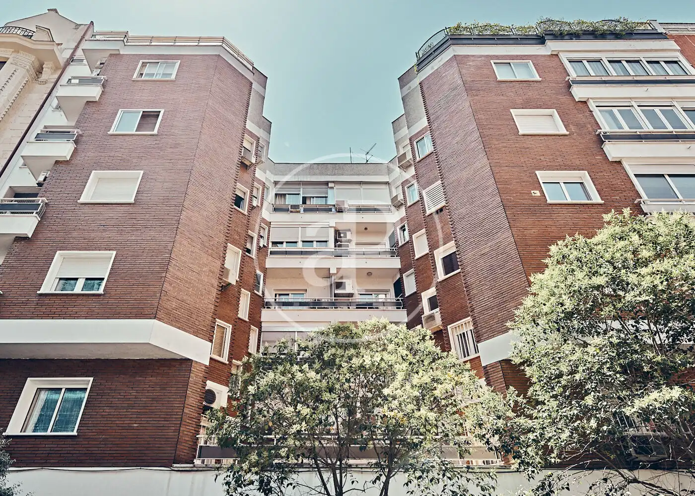 Außenansicht von Wohnung zum Verkauf in Madrid mit Klimaanlage, Heizung und Terrasse