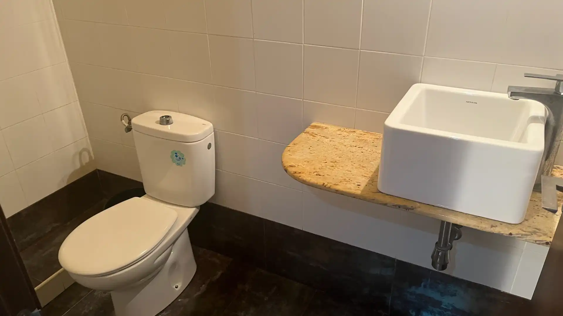 Bathroom of Office for rent in Valencia  with Furnished