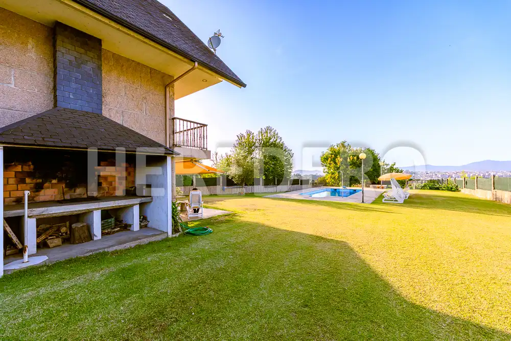 Jardín de Casa o chalet en venta en Vigo  con Calefacción, Jardín privado y Terraza