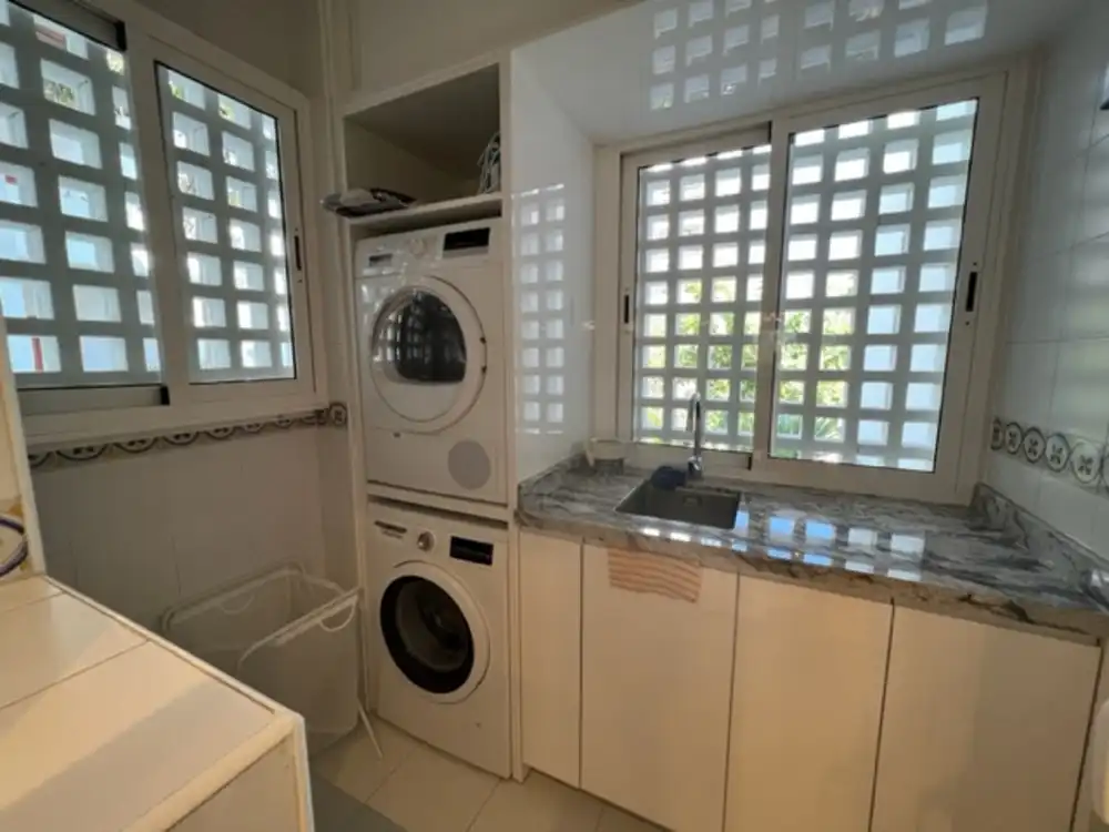 Cocina de Apartamento de alquiler en Estepona con Aire acondicionado, Terraza y Piscina