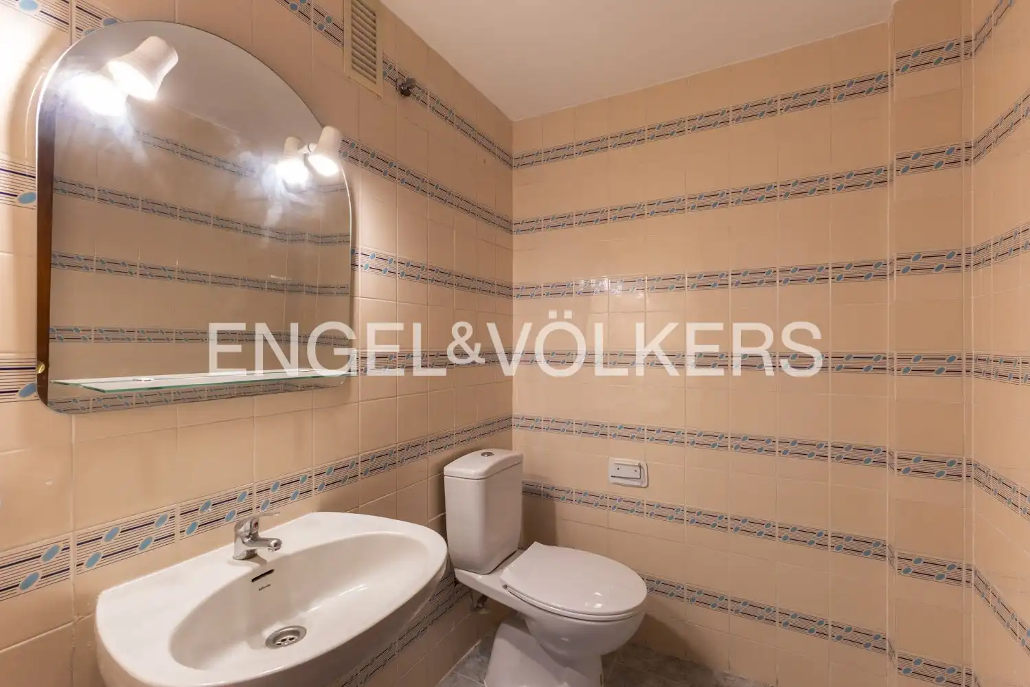 Bathroom of Attic for rent in Valencia  with Air Conditioner, Heating and Terrace