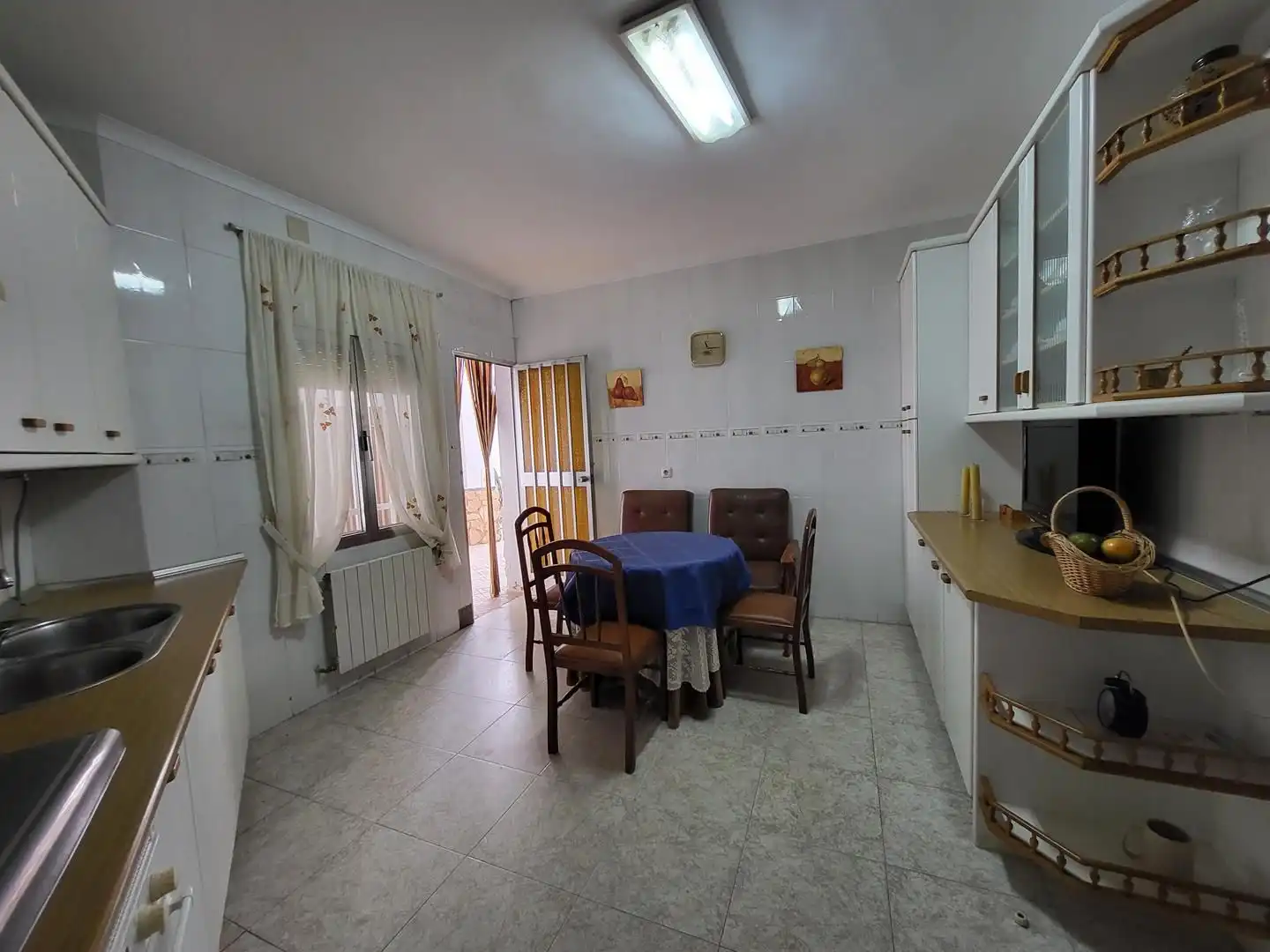 Cuina de Casa o xalet en venda en Sisante amb Calefacció, Terrassa i Moblat