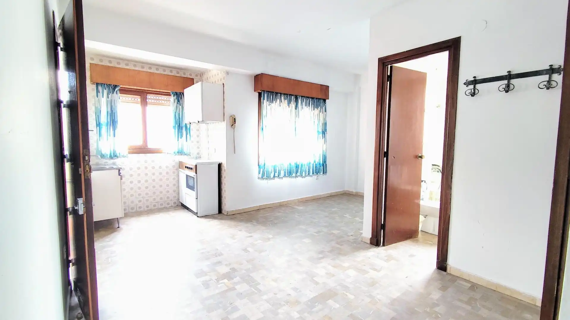 Cocina de Estudio en venta en Torremolinos con Jardín privado y Piscina comunitaria