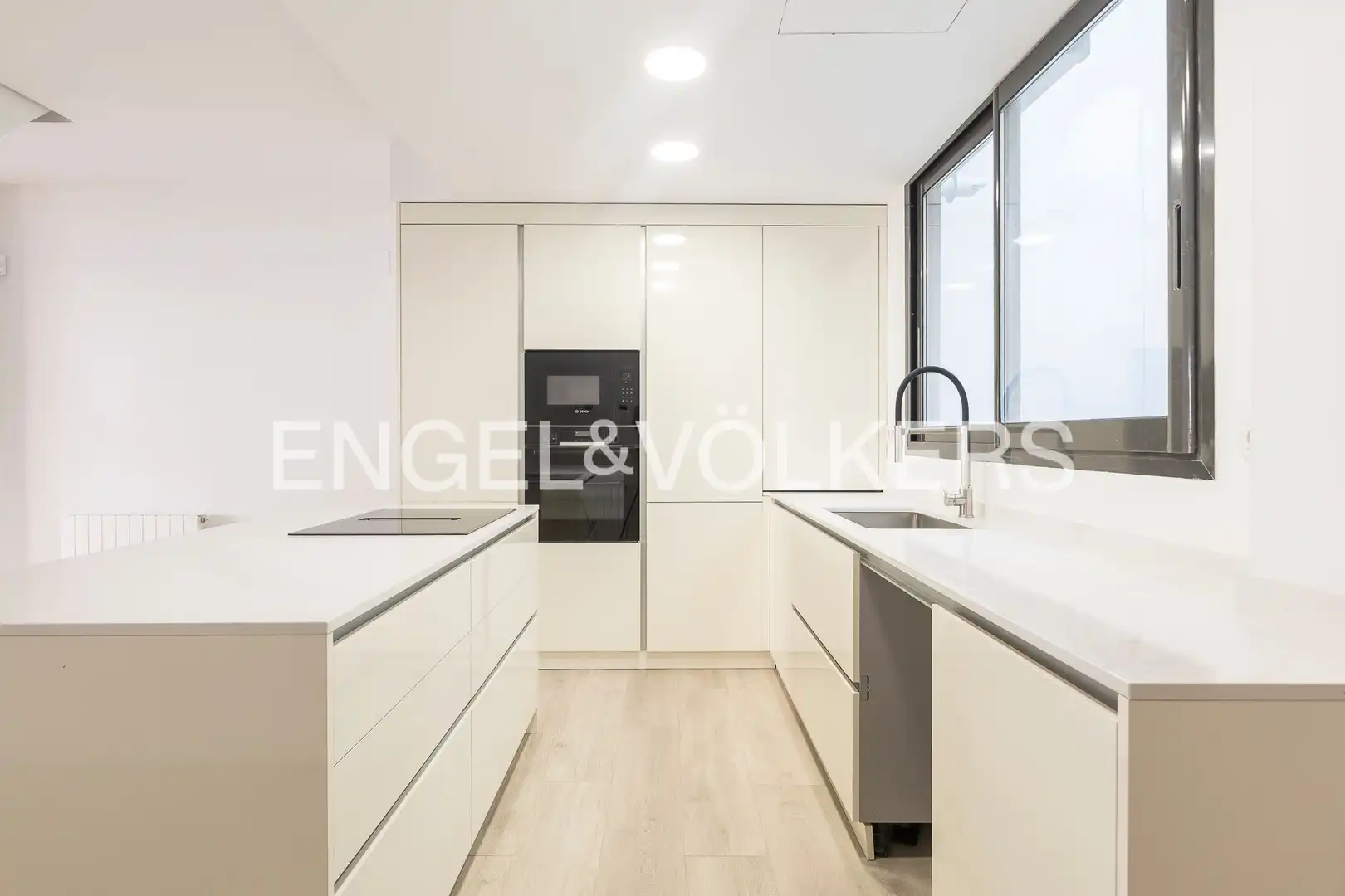 Cocina de Dúplex en venta en Barcelona con Aire acondicionado, Calefacción y Jardín privado
