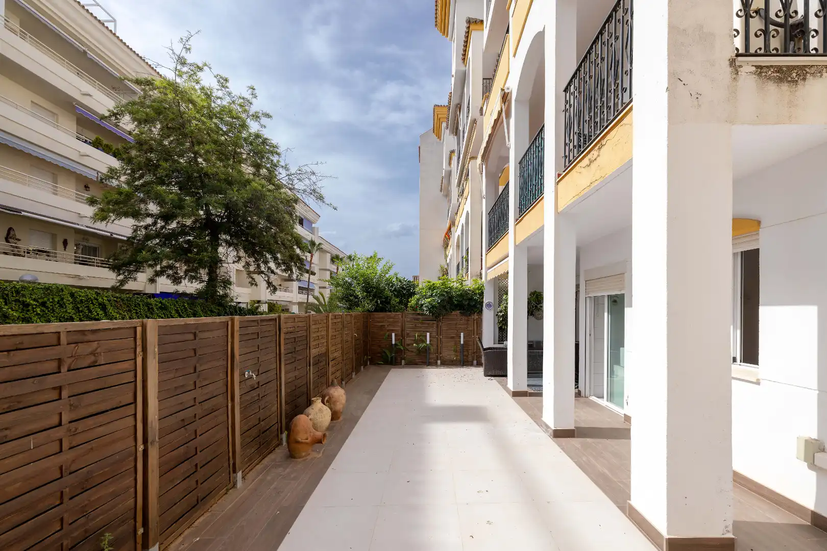 Terrasse von Erdgeschoss zum Verkauf in Marbella mit Klimaanlage, Heizung und Terrasse