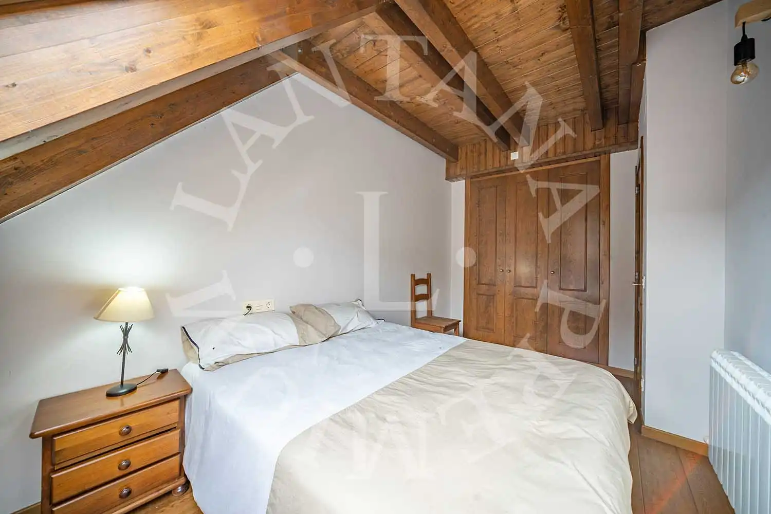 Schlafzimmer von Einfamilien-Reihenhaus zum Verkauf in Vielha e Mijaran mit Heizung, Privatgarten und Parkett