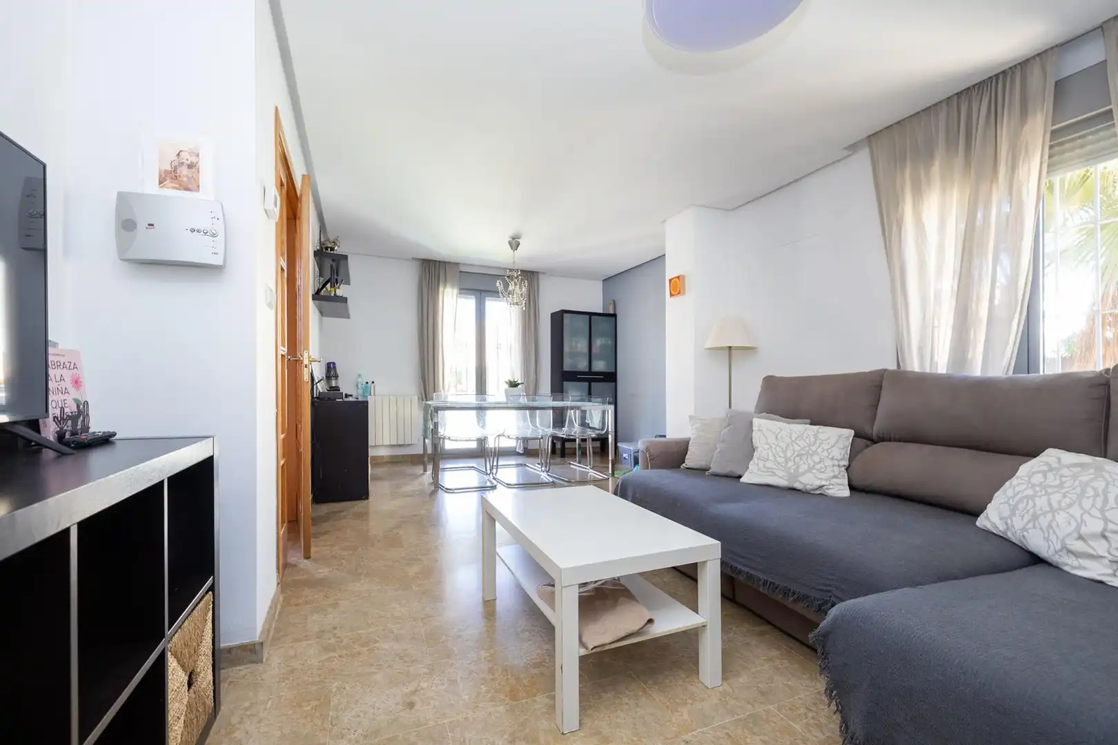 Sala de estar de Casa o chalet en venta en Jun con Jardín privado, Trastero y Amueblado