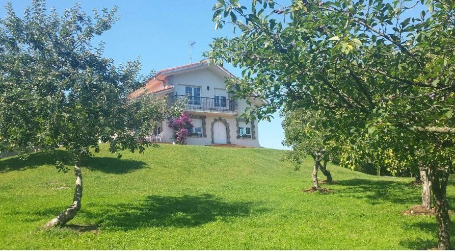 Exterior view of House or chalet to rent in Bárcena de Cicero  with Heating, Private garden and Terrace