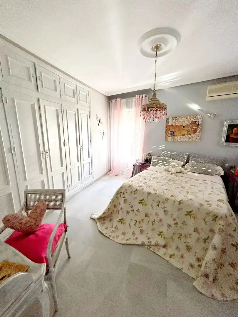 Habitación de Casa adosada en venta en Utrera con Aire acondicionado, Trastero y Balcón