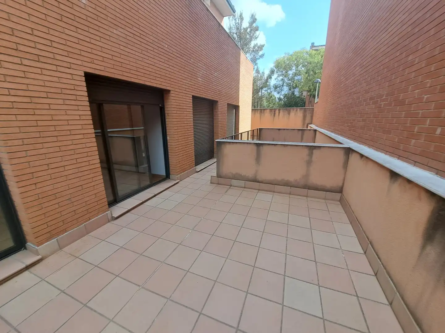 Terrassa de Local de lloguer en Rubí amb Aire condicionat