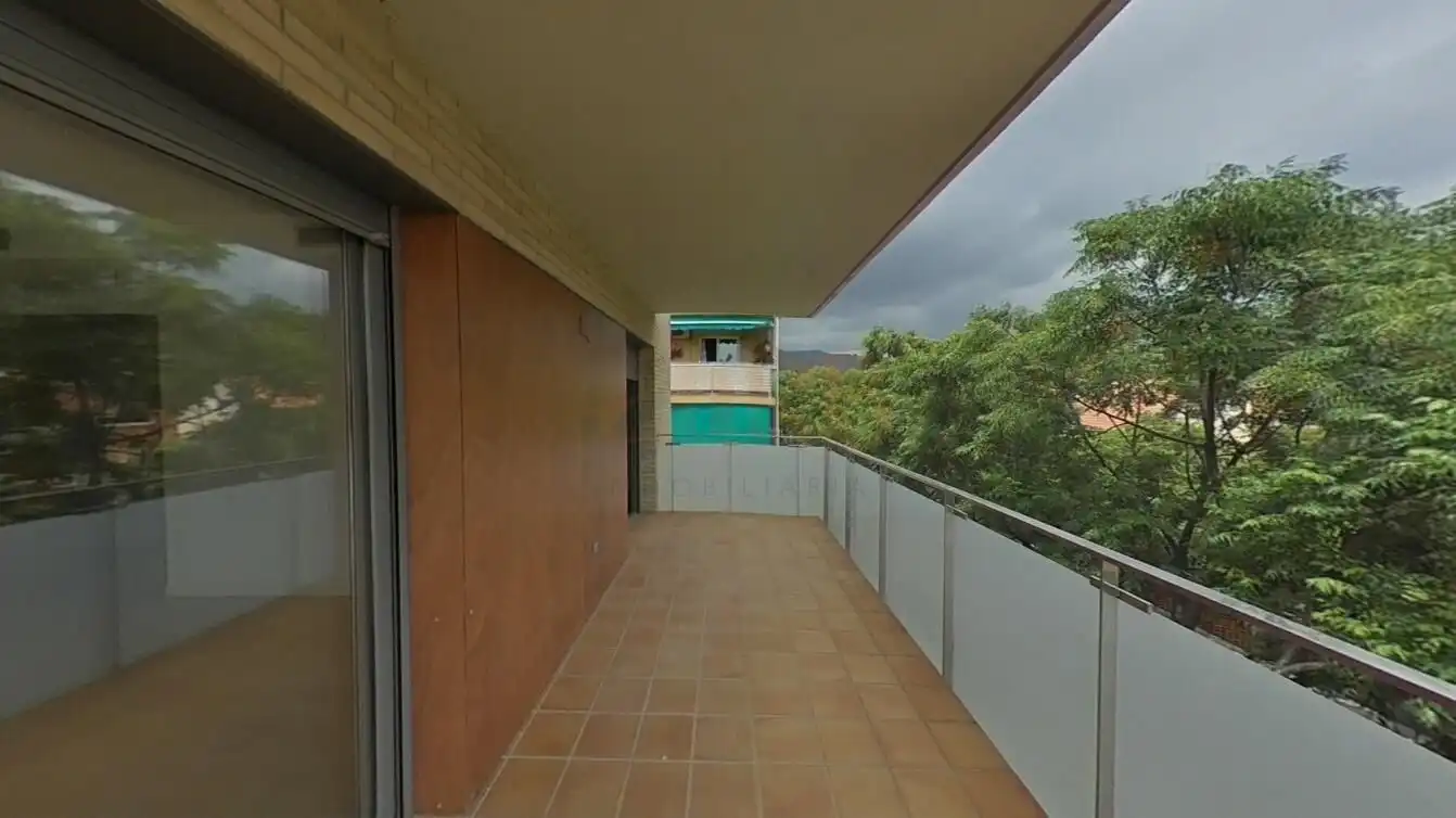 Terraza de Piso en venta en Castelldefels con Piscina comunitaria