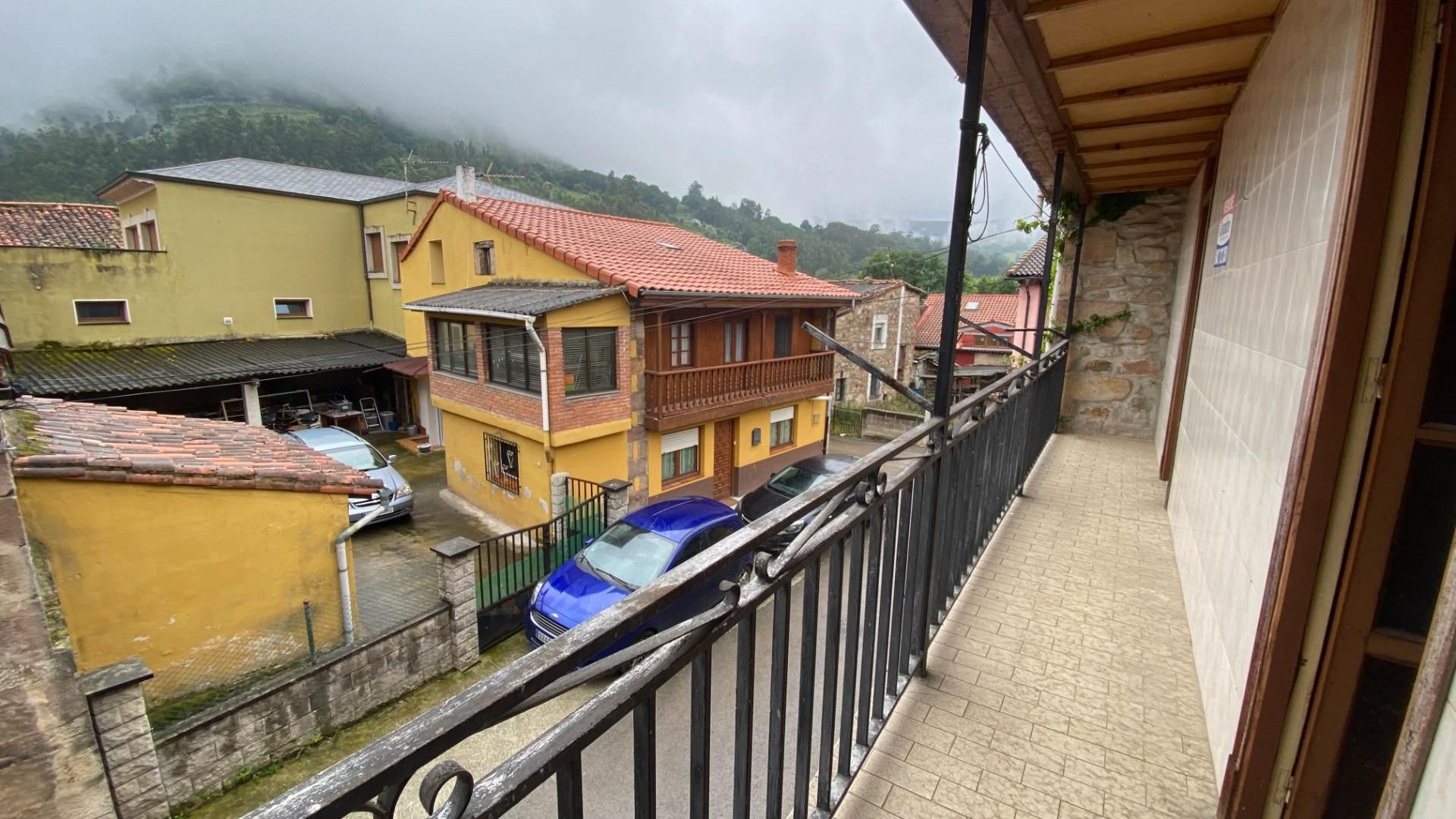 Exterior view of House or chalet for sale in Los Corrales de Buelna   with Private garden