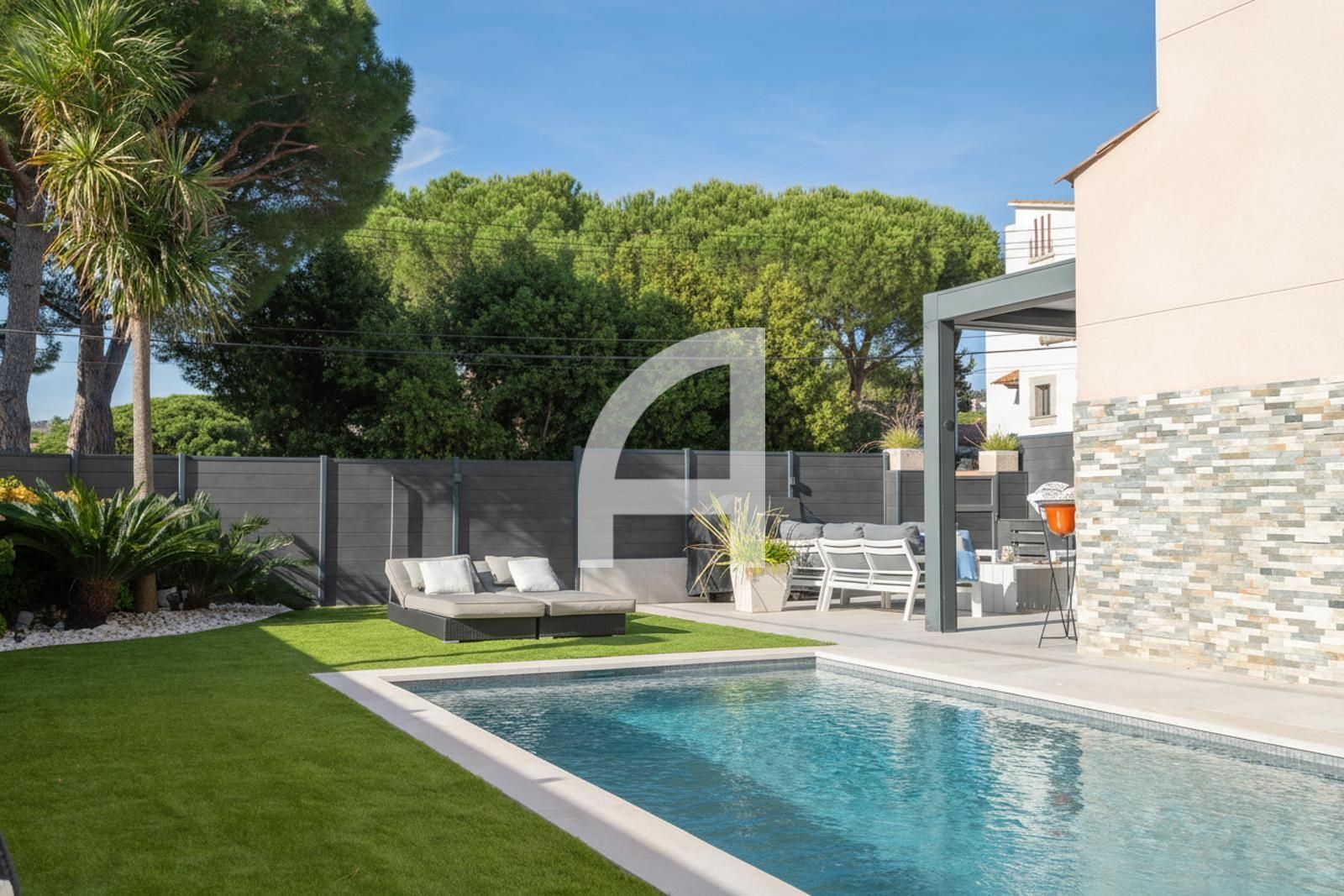 Swimming pool of Single-family semi-detached for sale in Castell d'Aro, Platja d'Aro i s'Agaró  with Air Conditioner, Private garden and Terrace