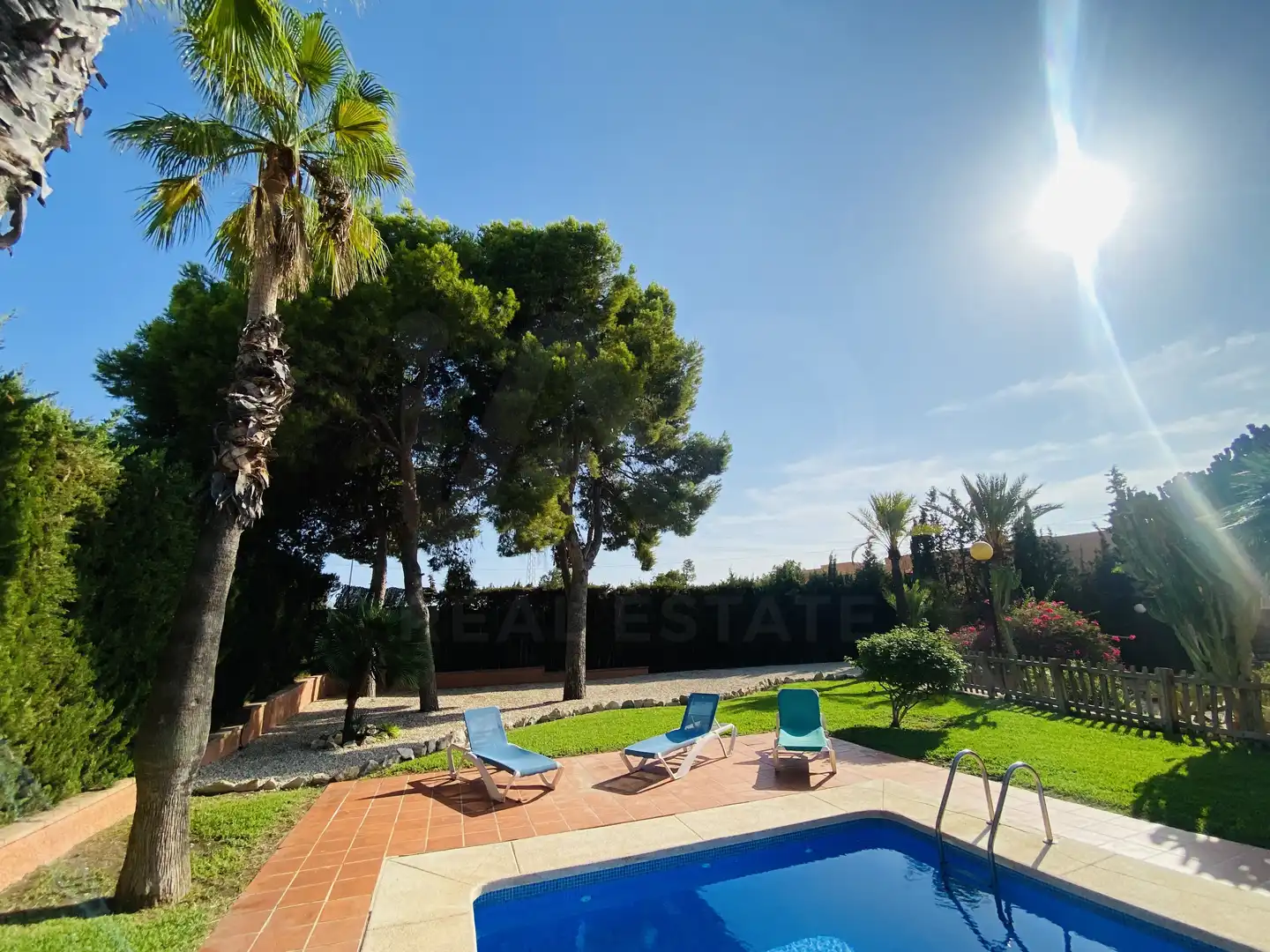 Chalet con piscina en venta en Partidas de Alicante