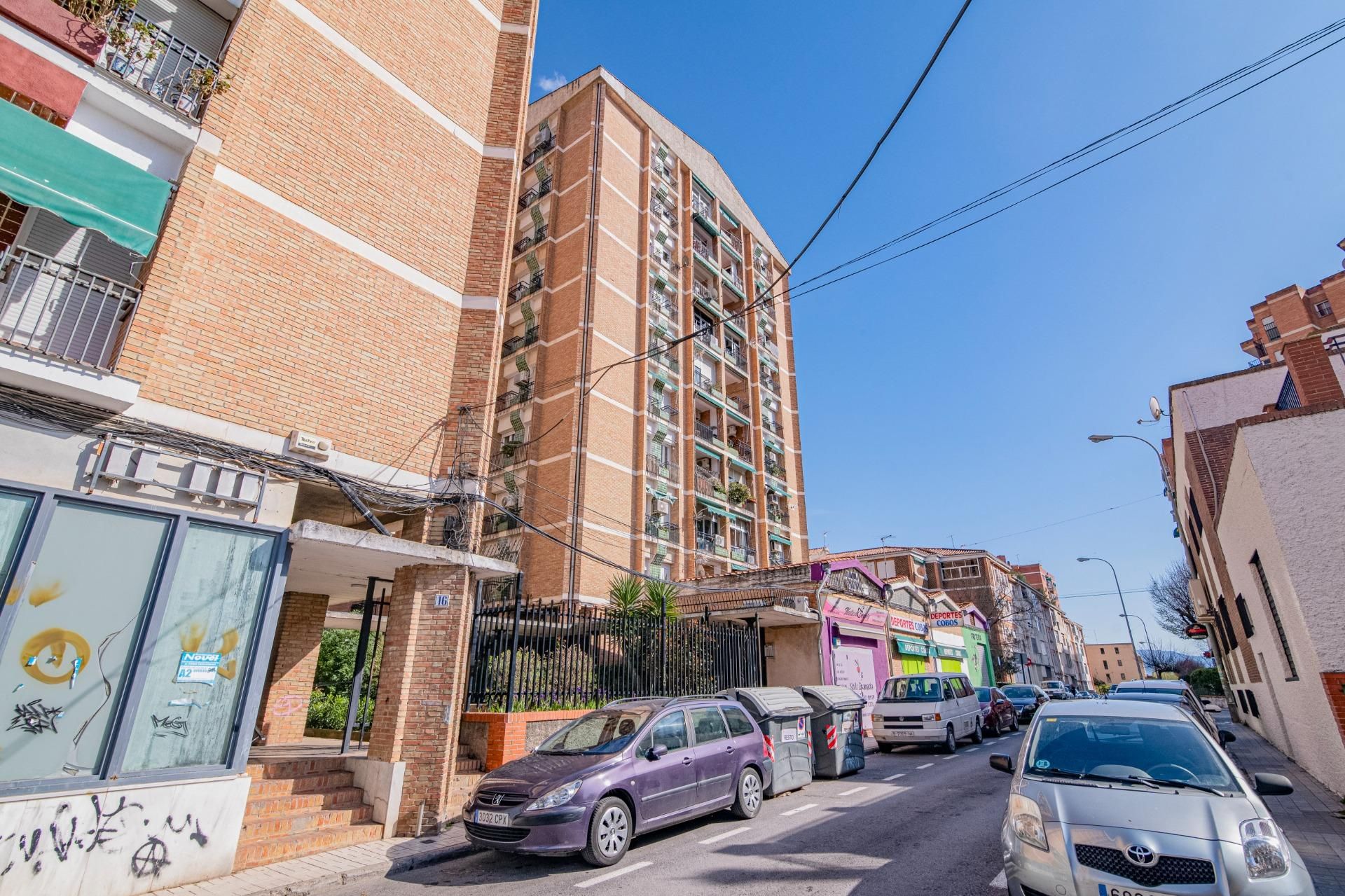 Vista exterior de Àtic en venda en  Granada Capital amb Balcó