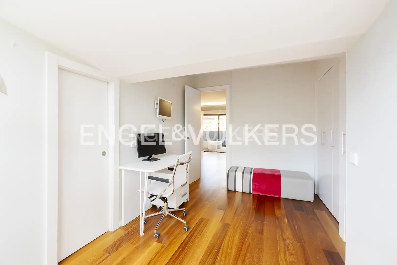 Living room of Houses for sale in Madrid  with Air Conditioner, Heating and Terrace