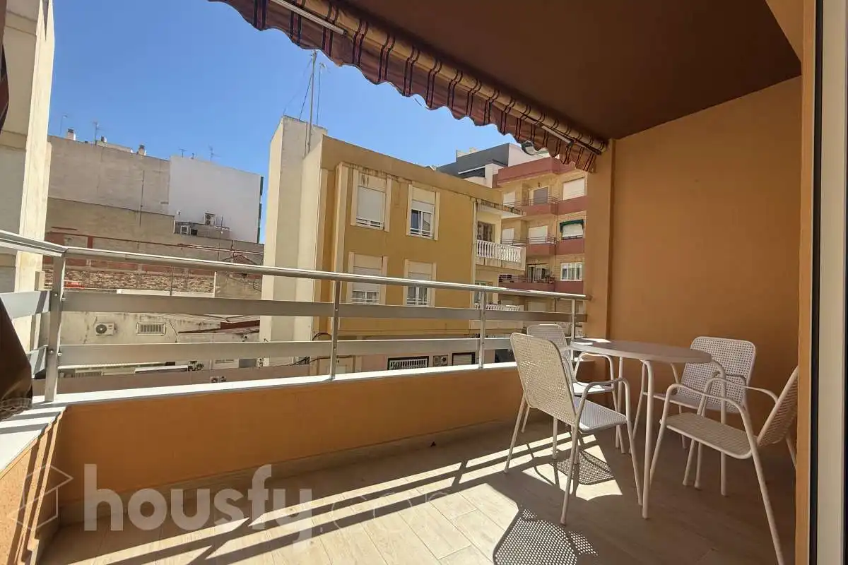 Terrasse von Wohnung zur Miete in Torrevieja mit Parkett, Terrasse und Möbliert