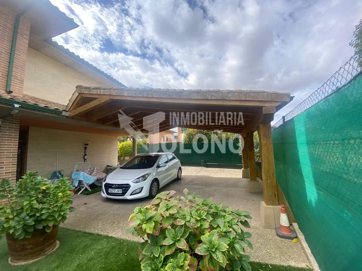 Aparcament de Casa o xalet en venda en Ollauri amb Calefacció, Jardí privat i Terrassa
