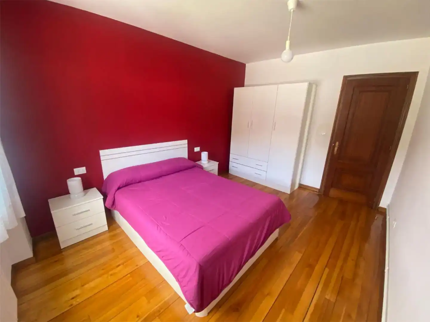 Schlafzimmer von Wohnung zur Miete in Mondoñedo mit Balkon