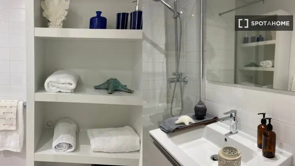 Room in Montañar - El Arenal