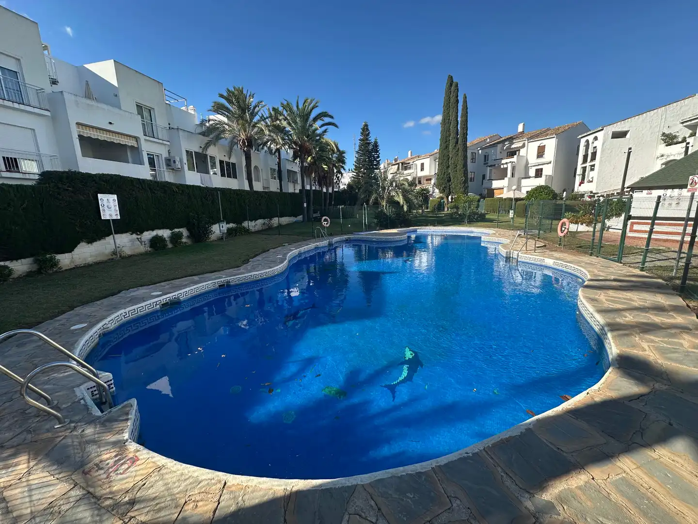 Piscina de Pis en venda en Estepona amb Piscina comunitària