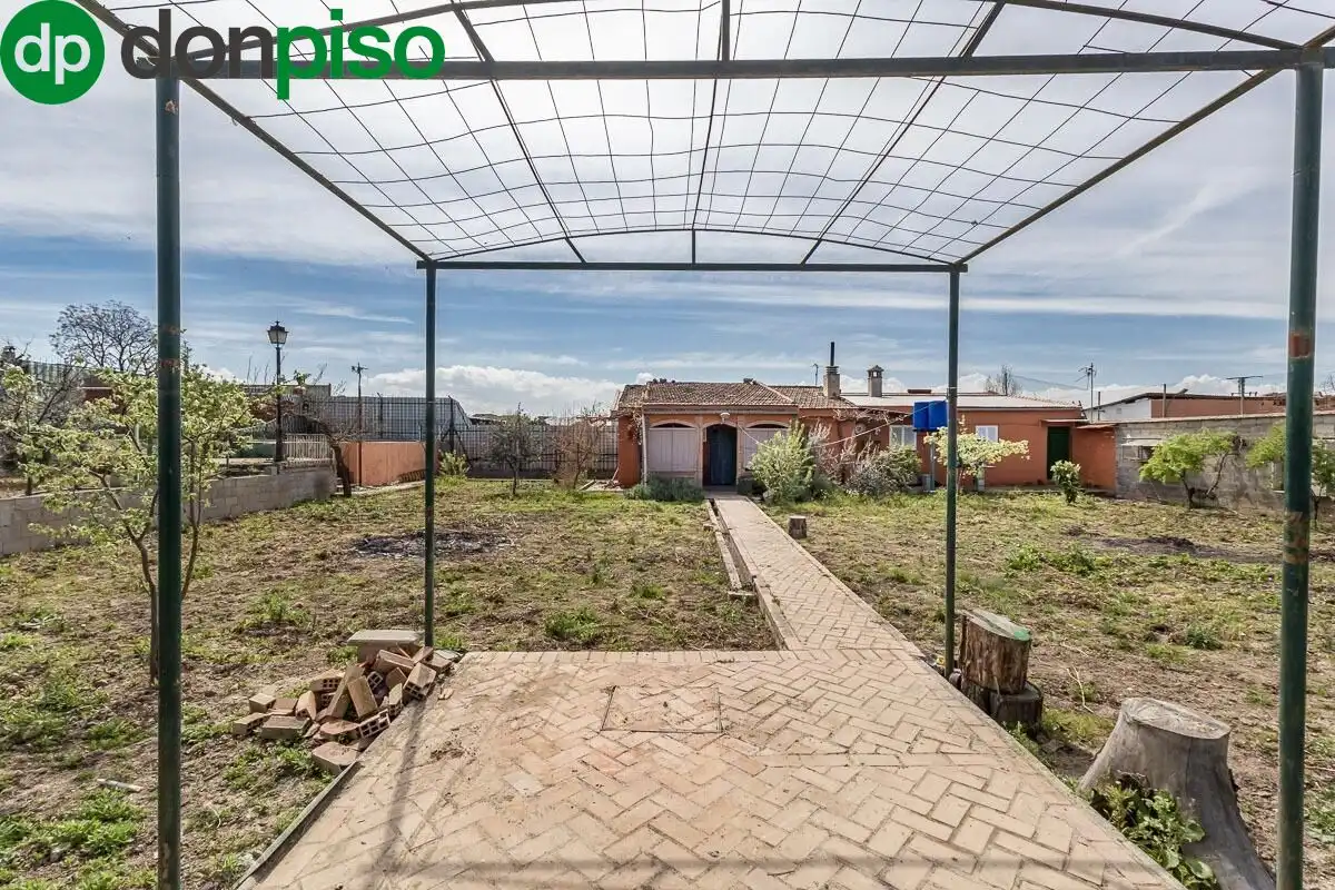 Country house zum Verkauf in Pinos Puente mit Privatgarten, Abstellraum und Schwimmbad