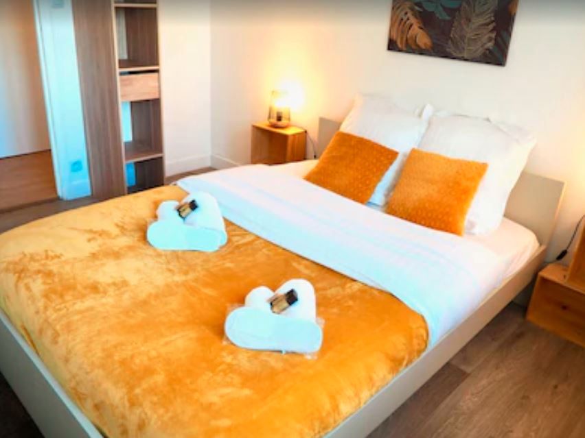 Dormitori de Pis de lloguer en La Línea de la Concepción amb Moblat, TV i Es permeten mascotes