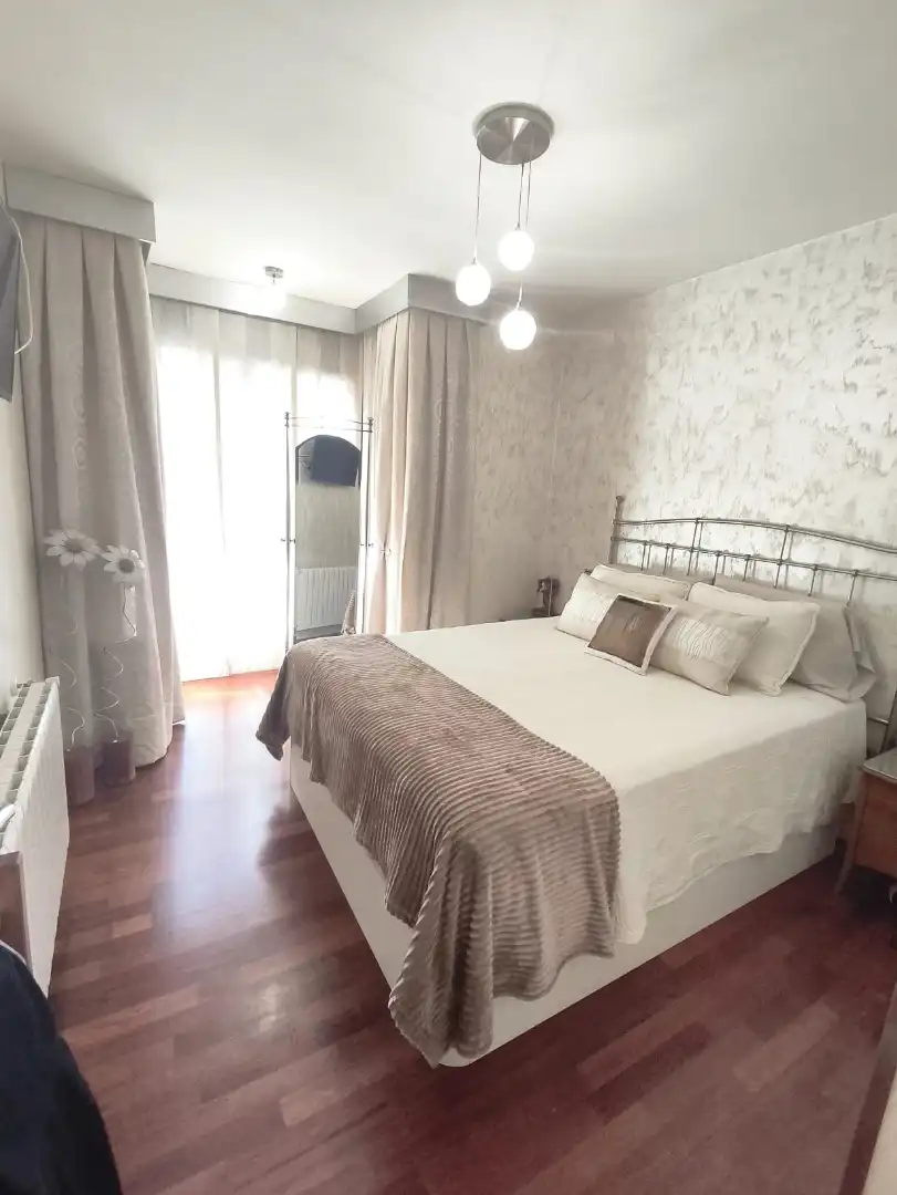 Bedroom of Flat for sale in Madrid  with Air Conditioner, Heating and Storage room