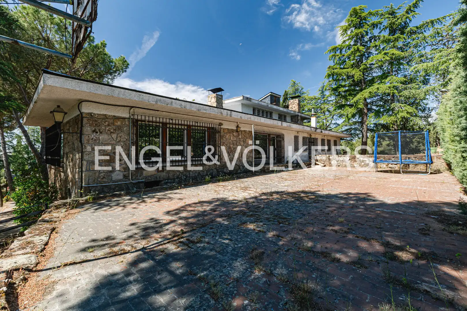 Vista exterior de Casa o xalet de lloguer en Galapagar amb Aire condicionat, Calefacció i Jardí privat