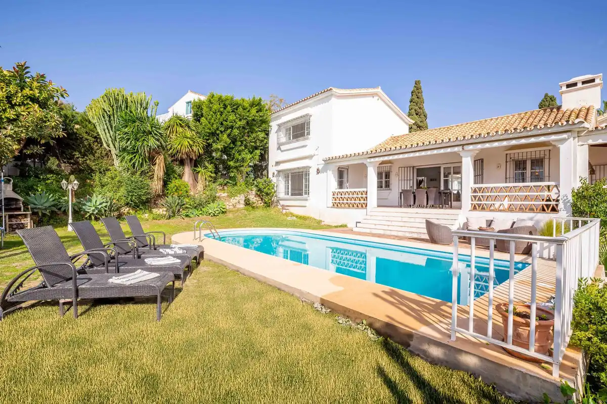Chalet con terraza en venta en Avenida Benamara 15, imagen 2