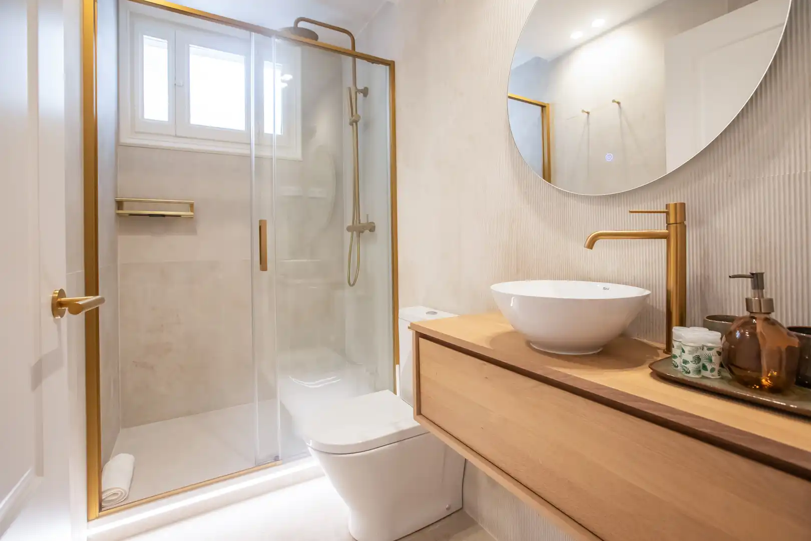Badezimmer von Dachboden zur Miete in Barcelona mit Klimaanlage, Heizung und Parkett