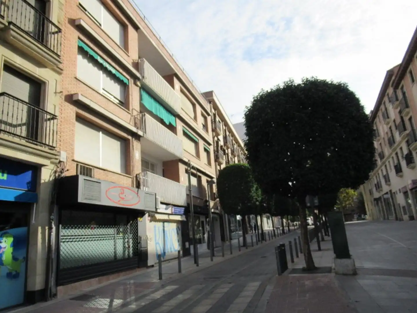 Vista exterior de Local en venda en Móstoles