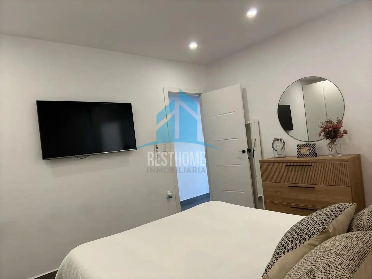 Bedroom of Houses for sale in Oliva  with Air Conditioner, Heating and Private garden