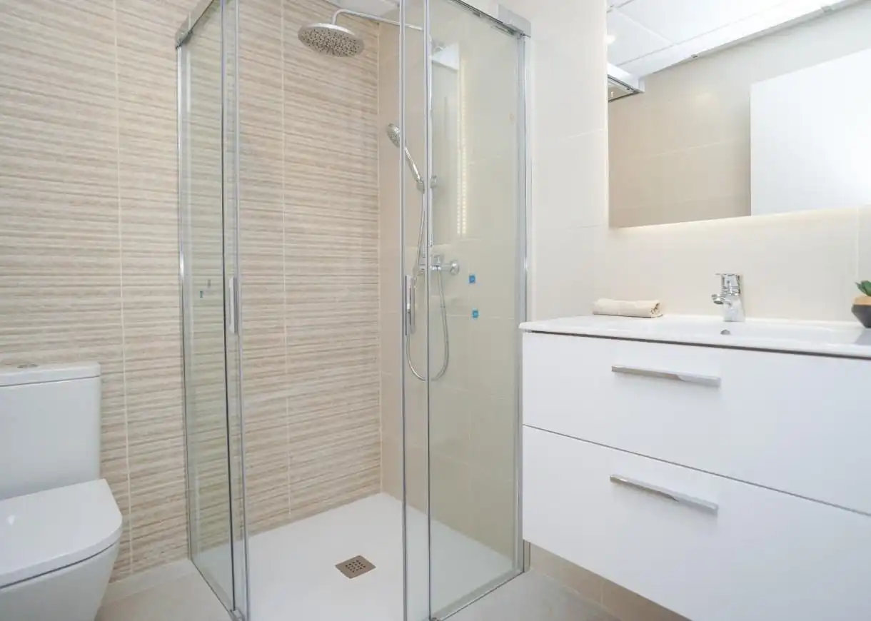 Bany de Apartament en venda en Torrevieja amb Aire condicionat, Calefacció i Terrassa