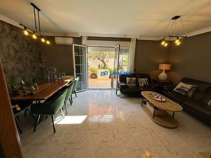 Exterior view of Single-family semi-detached for sale in Alcalá de Henares  with Heating and Private garden