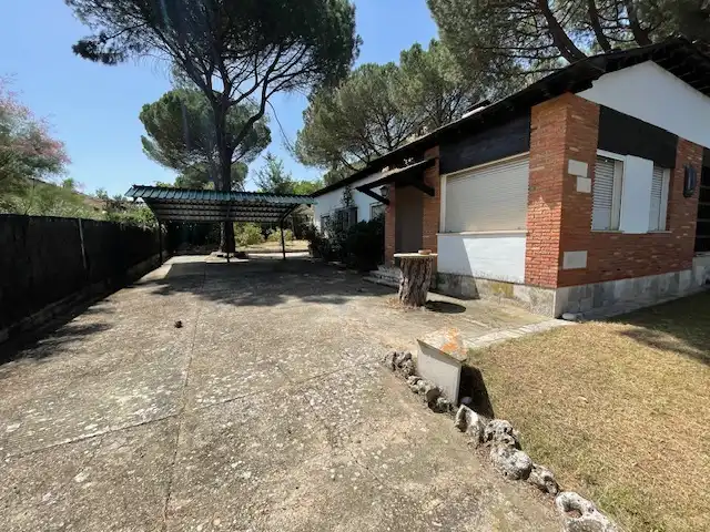 Vista exterior de Casa o xalet en venda en Laguna de Duero amb Aire condicionat, Moblat i Forn
