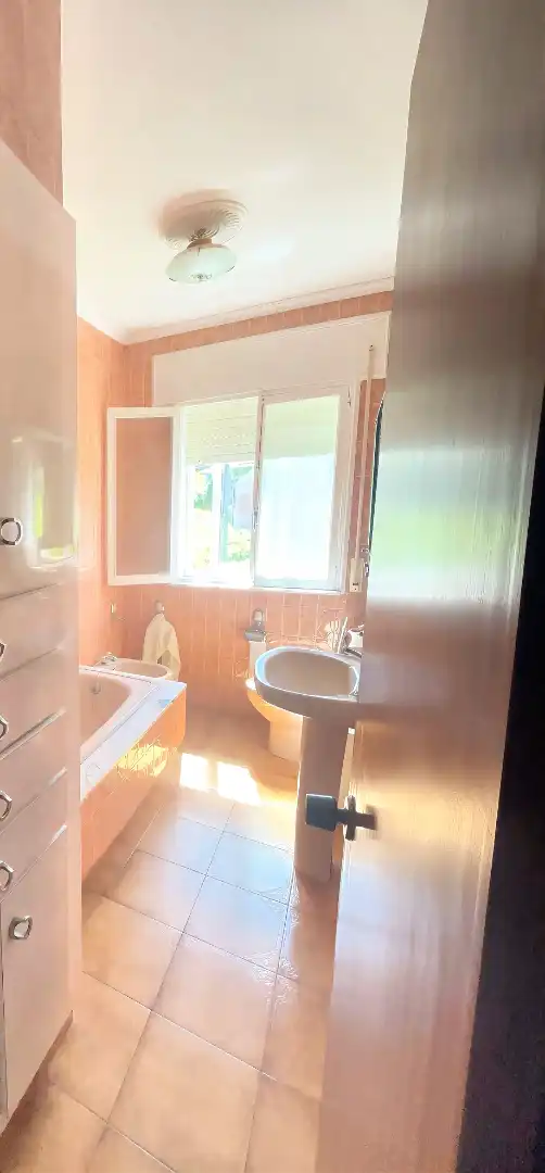 Baño de Casa o chalet en venta en Burela con Calefacción, Jardín privado y Trastero