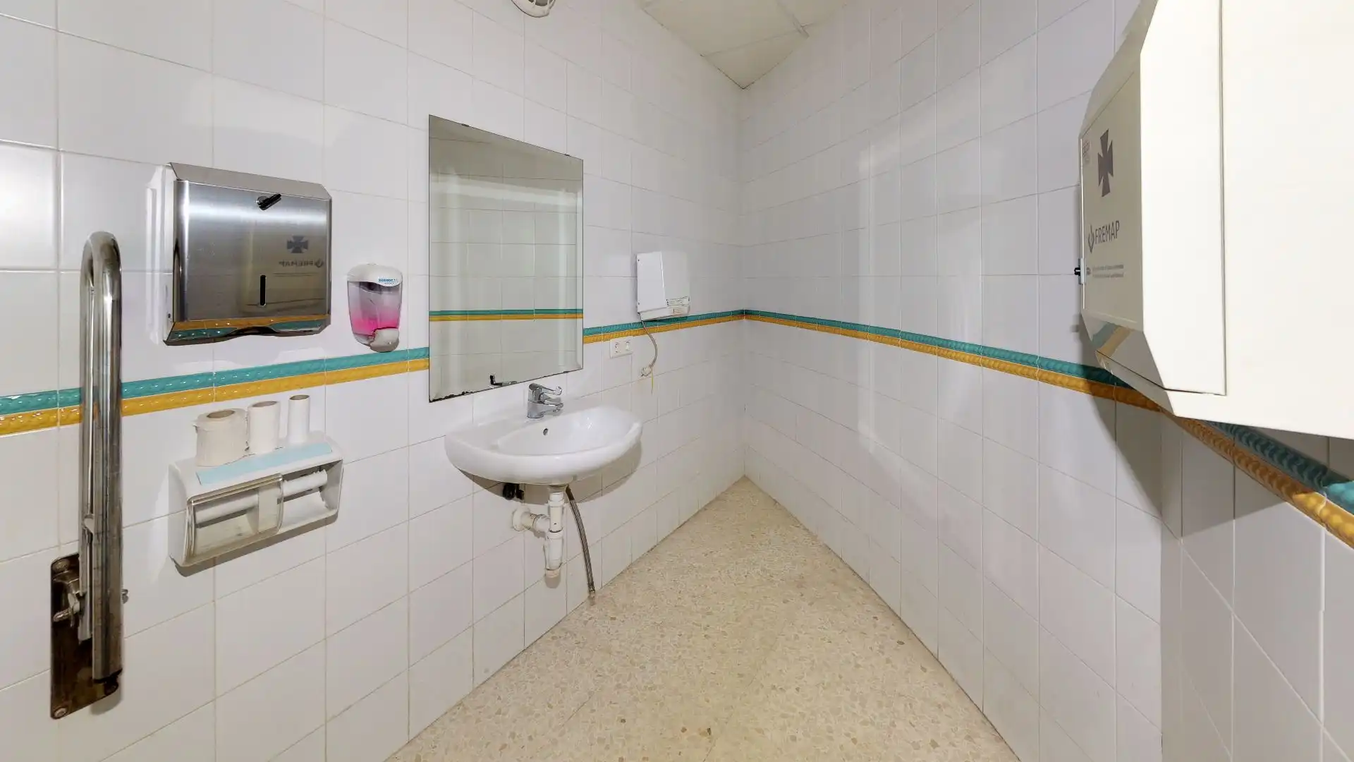 Baño de Oficina en venta en Sevilla con Aire acondicionado
