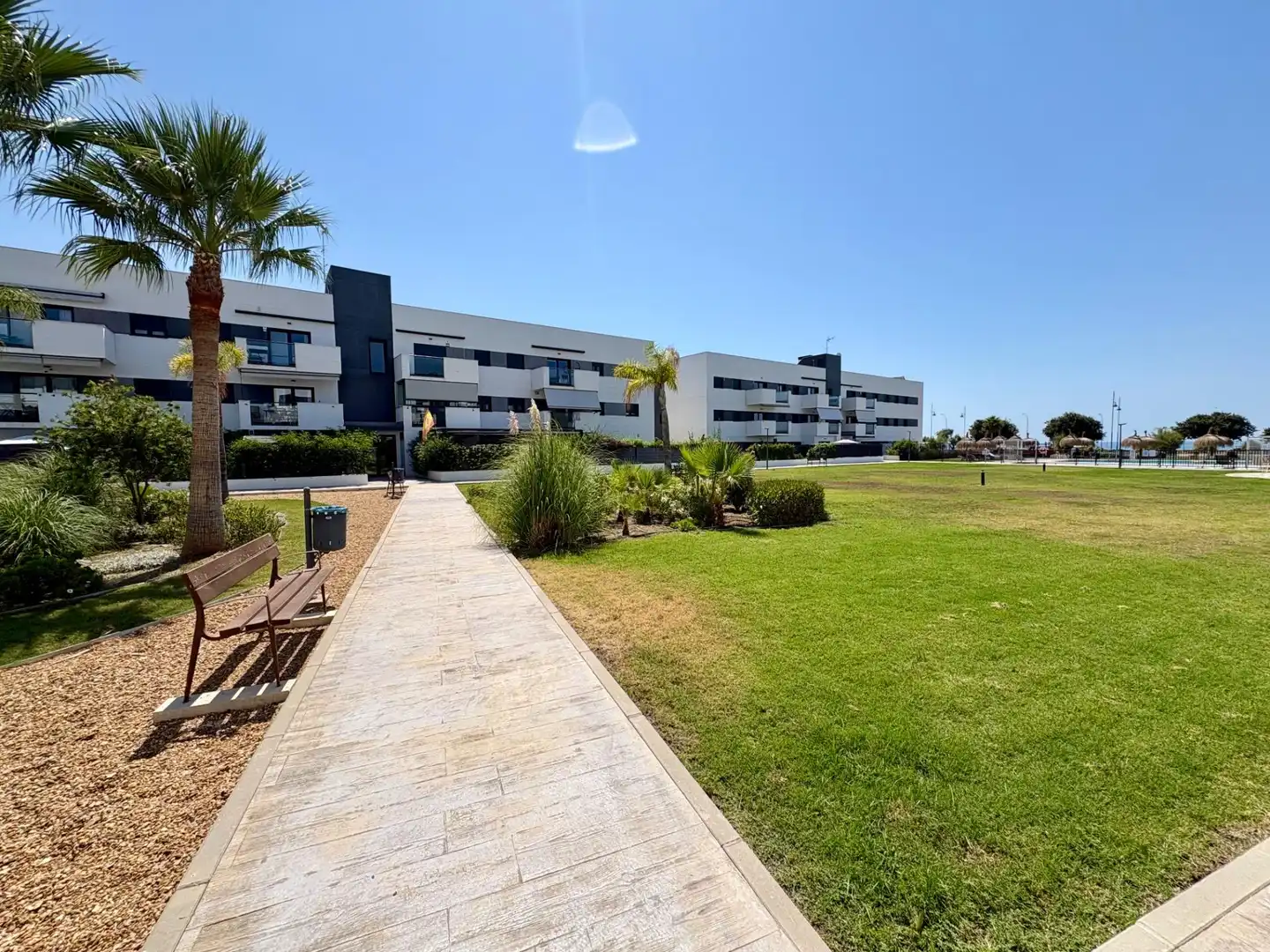 Vista exterior de Planta baja de alquiler en Vélez-Málaga con Aire acondicionado, Calefacción y Jardín privado