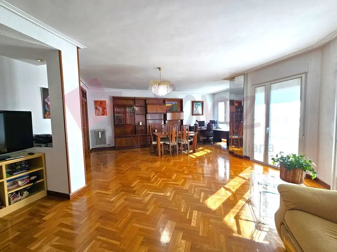 Sala d'estar de Pis en venda en  Logroño amb Calefacció, Terrassa i Traster