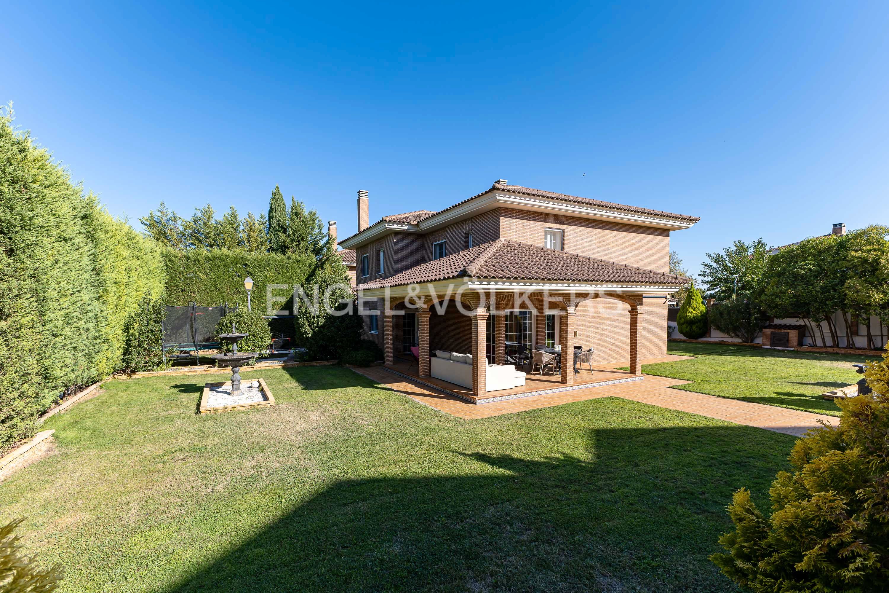 Jardí de Casa o xalet en venda en Villalbilla amb Aire condicionat, Calefacció i Jardí privat