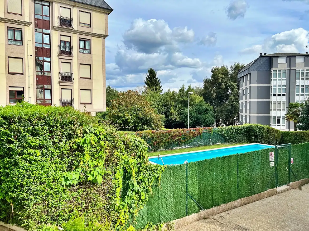 Piscina de Dúplex en venta en Lugo con Calefacción, Jardín privado y Parquet
