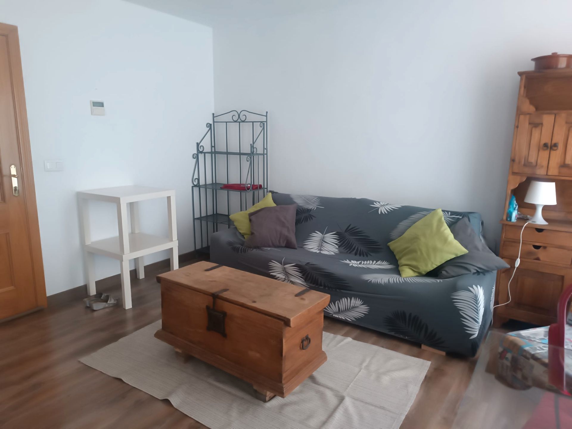 Sala d'estar de Apartament de lloguer en  Zaragoza Capital amb Calefacció, Parquet i Moblat