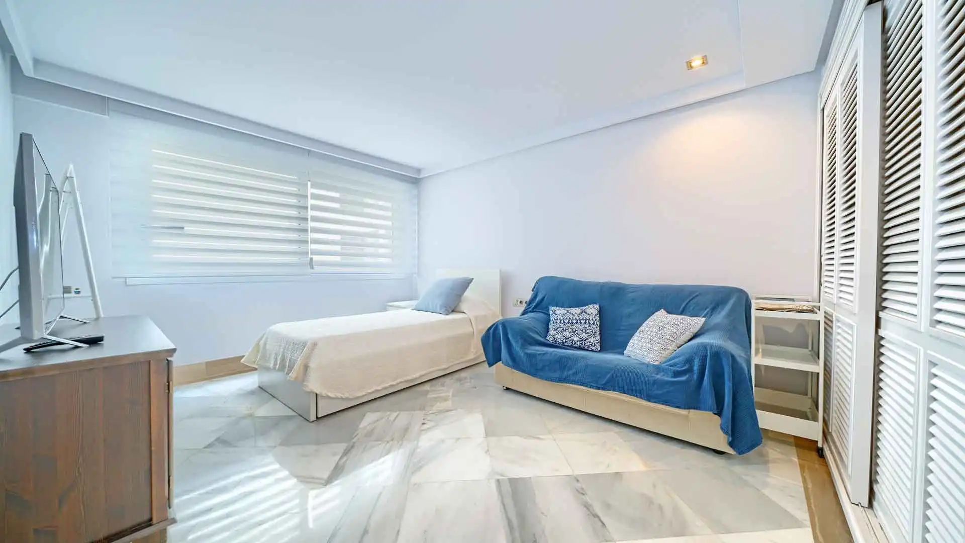 Dormitori de Apartament en venda en Marbella amb Aire condicionat, Terrassa i Piscina