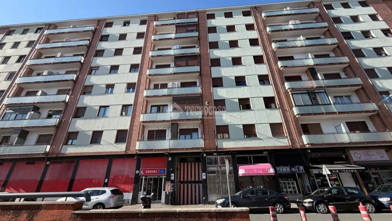 Vista exterior de Garatge en venda en Bilbao 