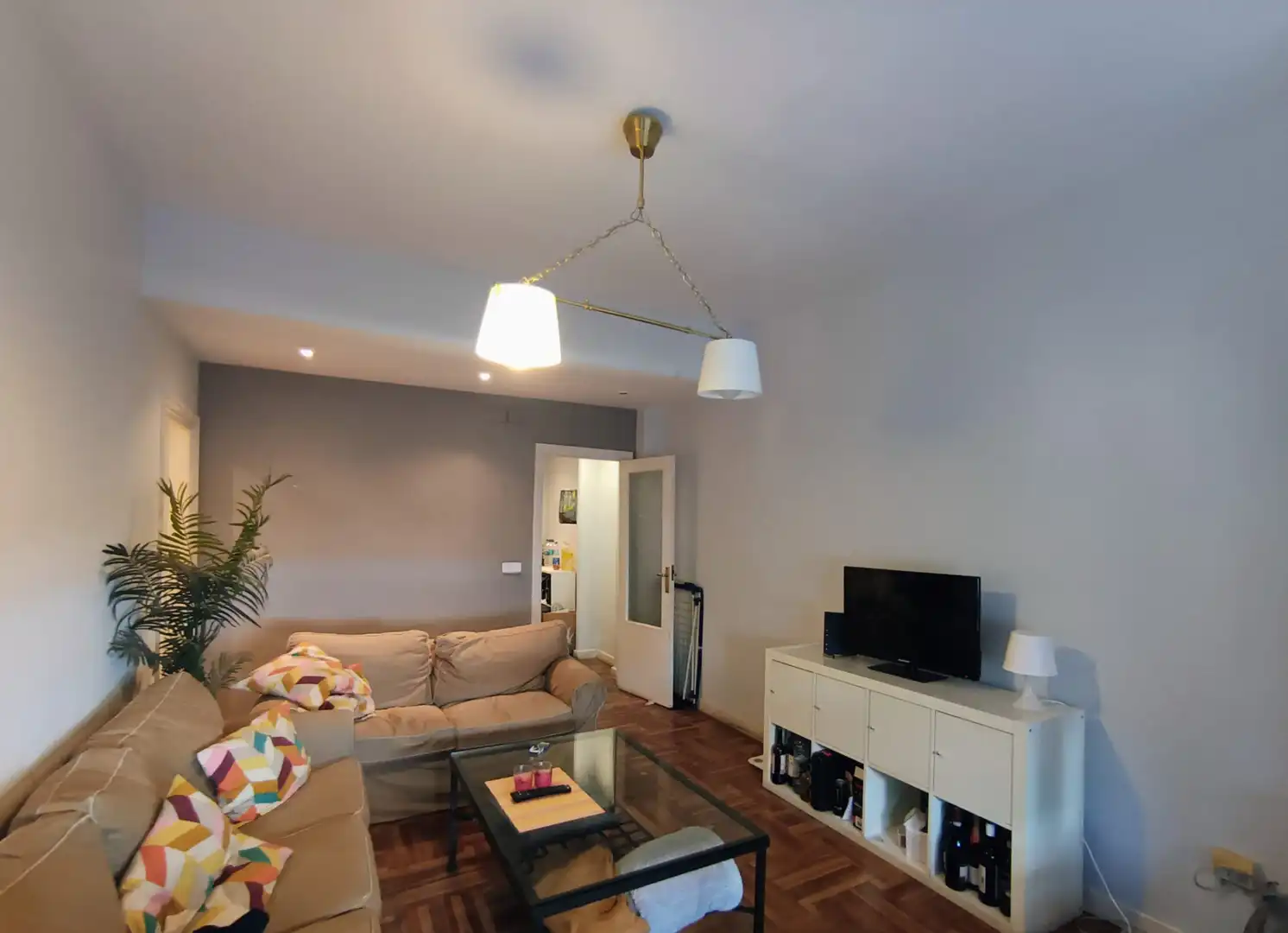 Living room of Flat for share in Madrid  with Air Conditioner, Heating and Parquet flooring