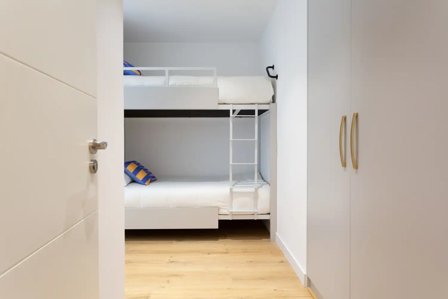 Dormitori de Apartament de lloguer en Castelldefels amb Aire condicionat, Calefacció i Moblat